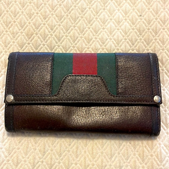 Gucci Handbags - Authentic Gucci Wallet